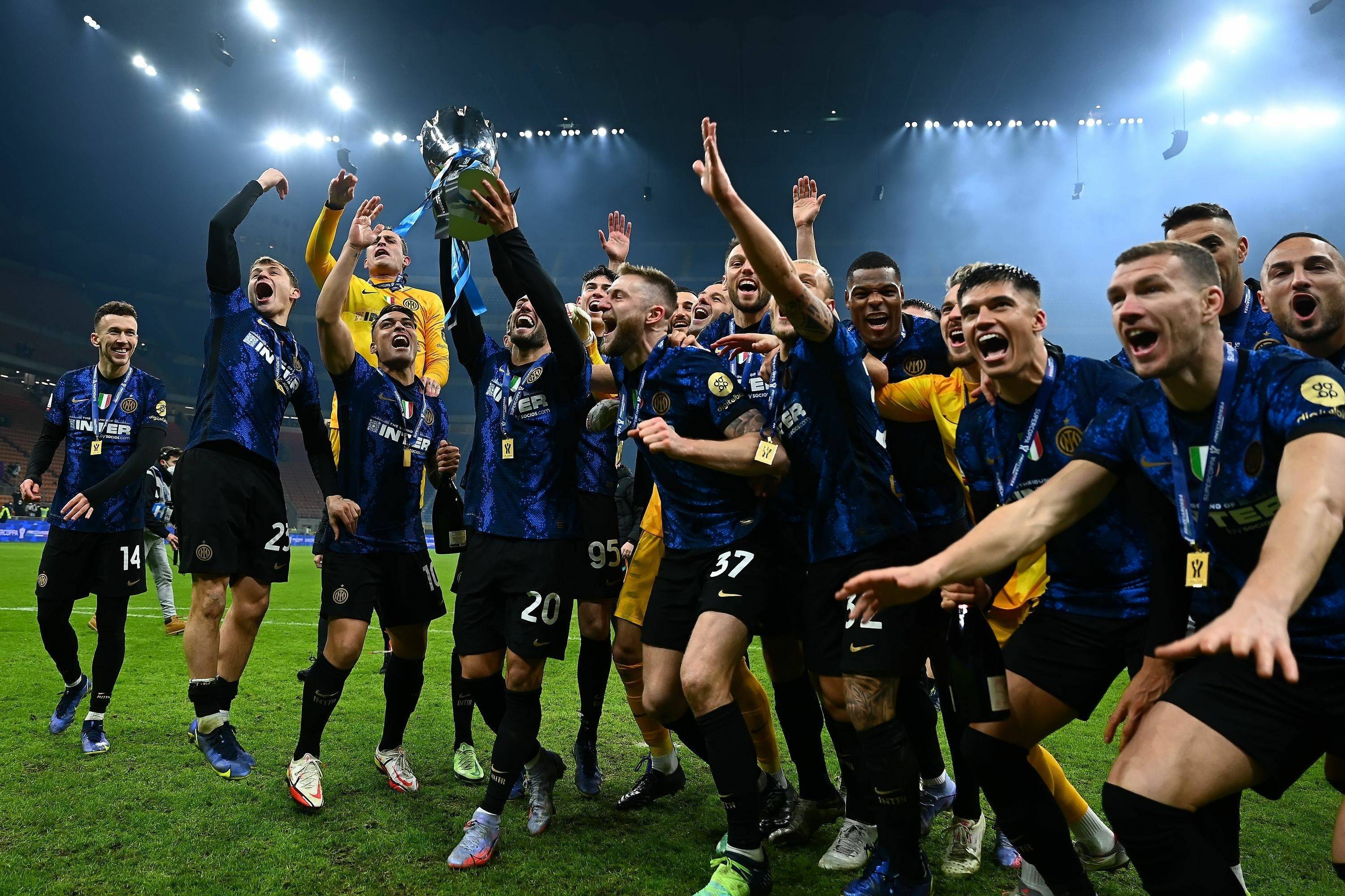 米兰德比!AC米兰-击败国际米兰的简单介绍 米兰德比!AC米兰-击败国际米兰的简单介绍