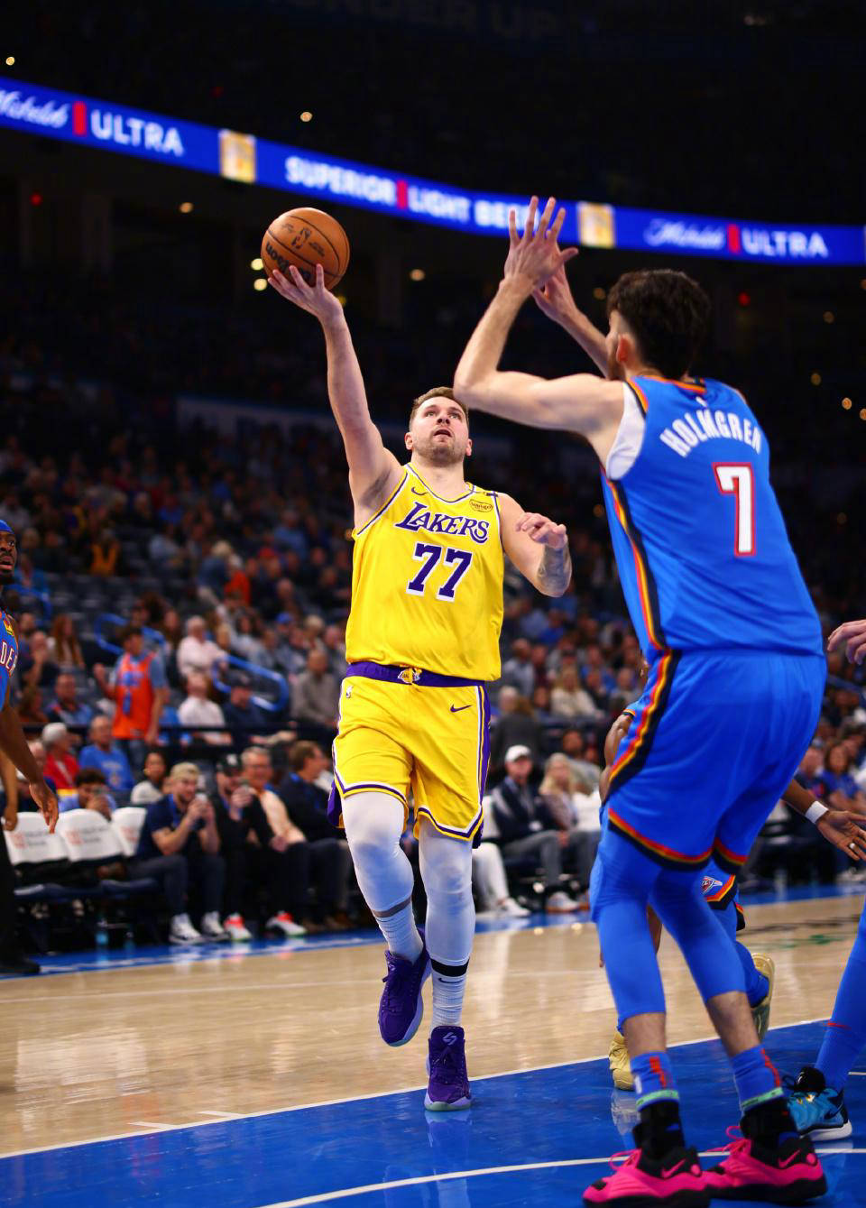 湖人核心归队单节砍分,队友连续进账取胜 湖人核心归队单节砍分,队友连续进账取胜