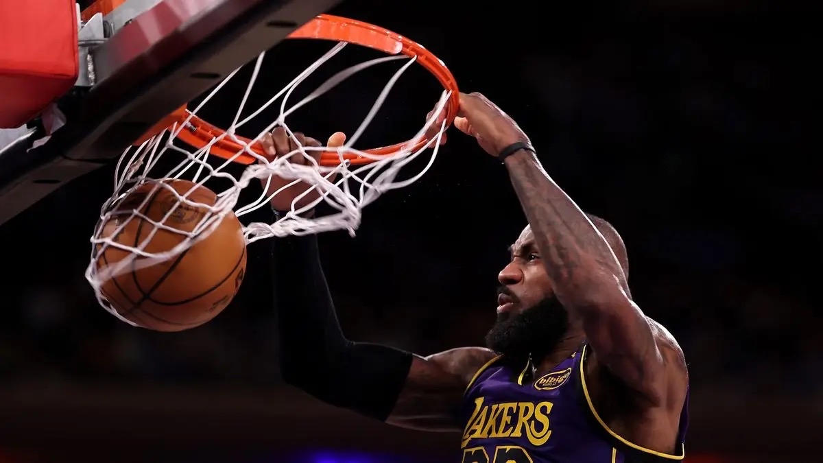 爱游戏登录-詹姆斯当选当周最佳球员，再创新高的简单介绍