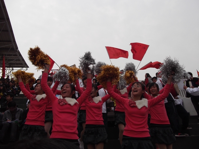 爱游戏app-斯图加特风雨兼程，队员团结一致拼搏