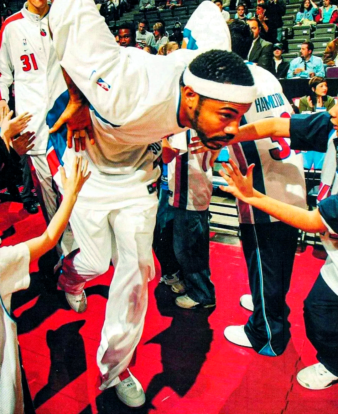 关于球场上的激情碰撞,带给观众无尽惊喜的信息 关于球场上的激情碰撞,带给观众无尽惊喜的信息