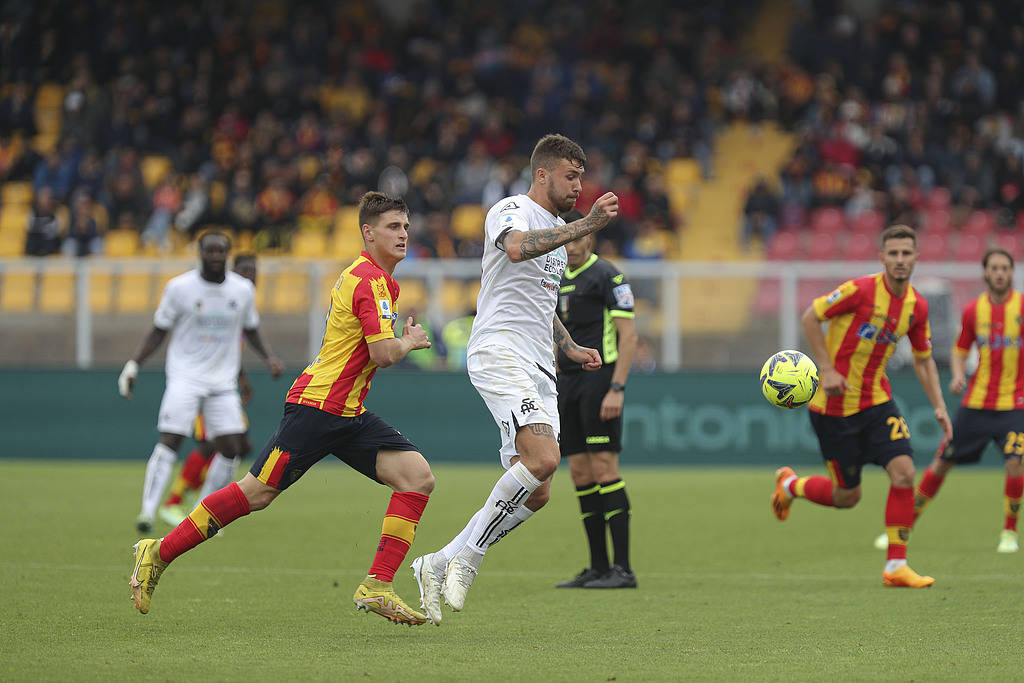 莱切斯特城主场击败阿森纳,豪夺三分 莱切斯特城主场击败阿森纳,豪夺三分