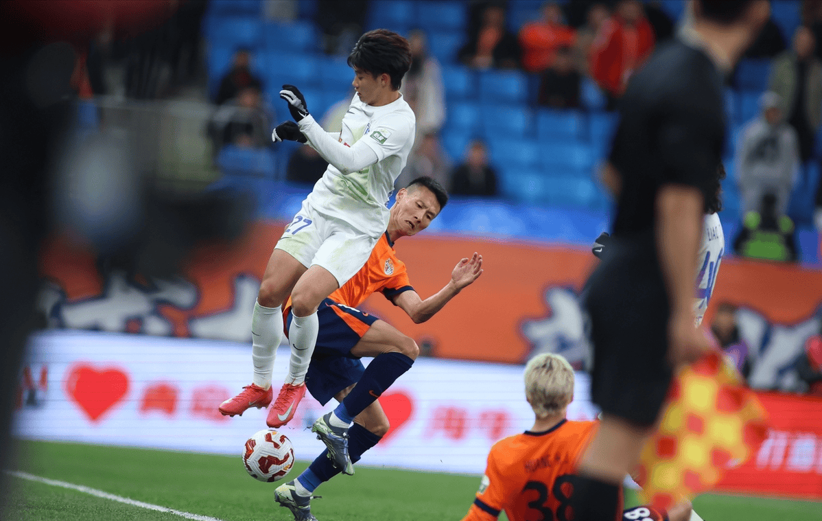 大连一方客场战胜青岛黄海,豪取三分 大连一方客场战胜青岛黄海,豪取三分