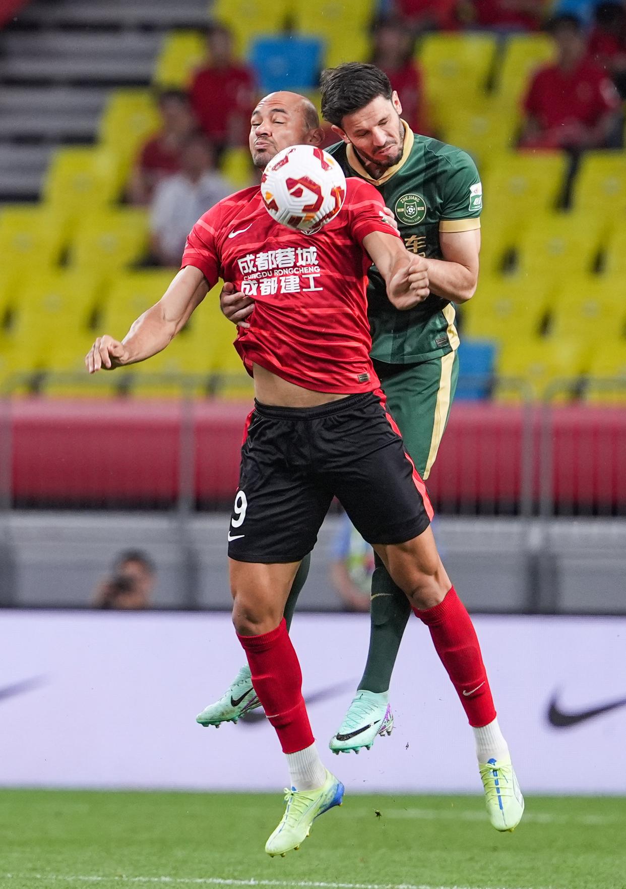 杭州绿城球员在比赛中展现实力,赢得尊重的简单介绍 杭州绿城球员在比赛中展现实力,赢得尊重的简单介绍