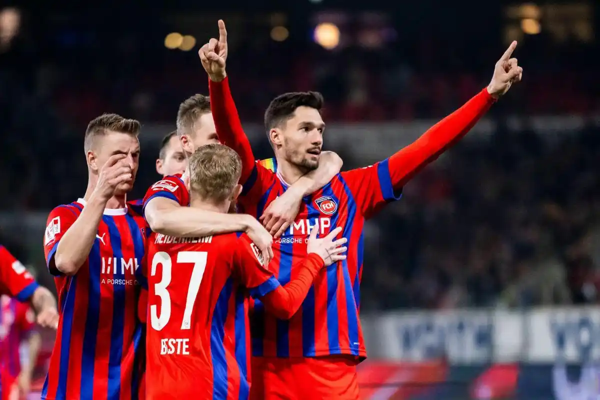 爱游戏官网入口-霍芬海姆球队在比赛中展现出色的进攻体系，取得胜利