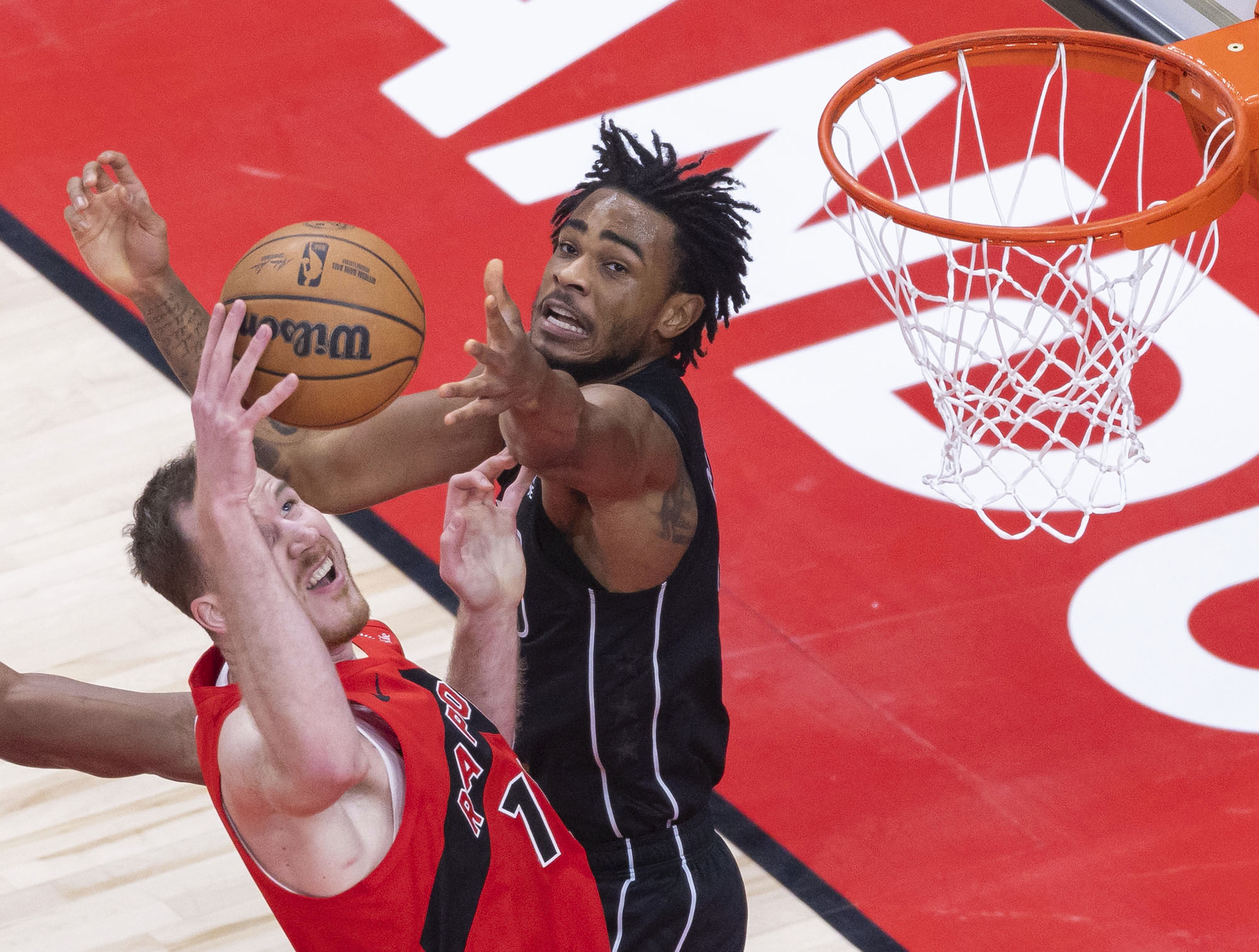 爱游戏在线-猛龙顺利晋级东部半决赛，或将挑战雄鹿的简单介绍