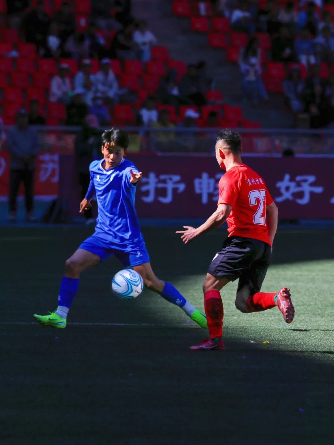 爱游戏官网入口-青海队在主场比赛中全力以赴，实现了激烈对抗