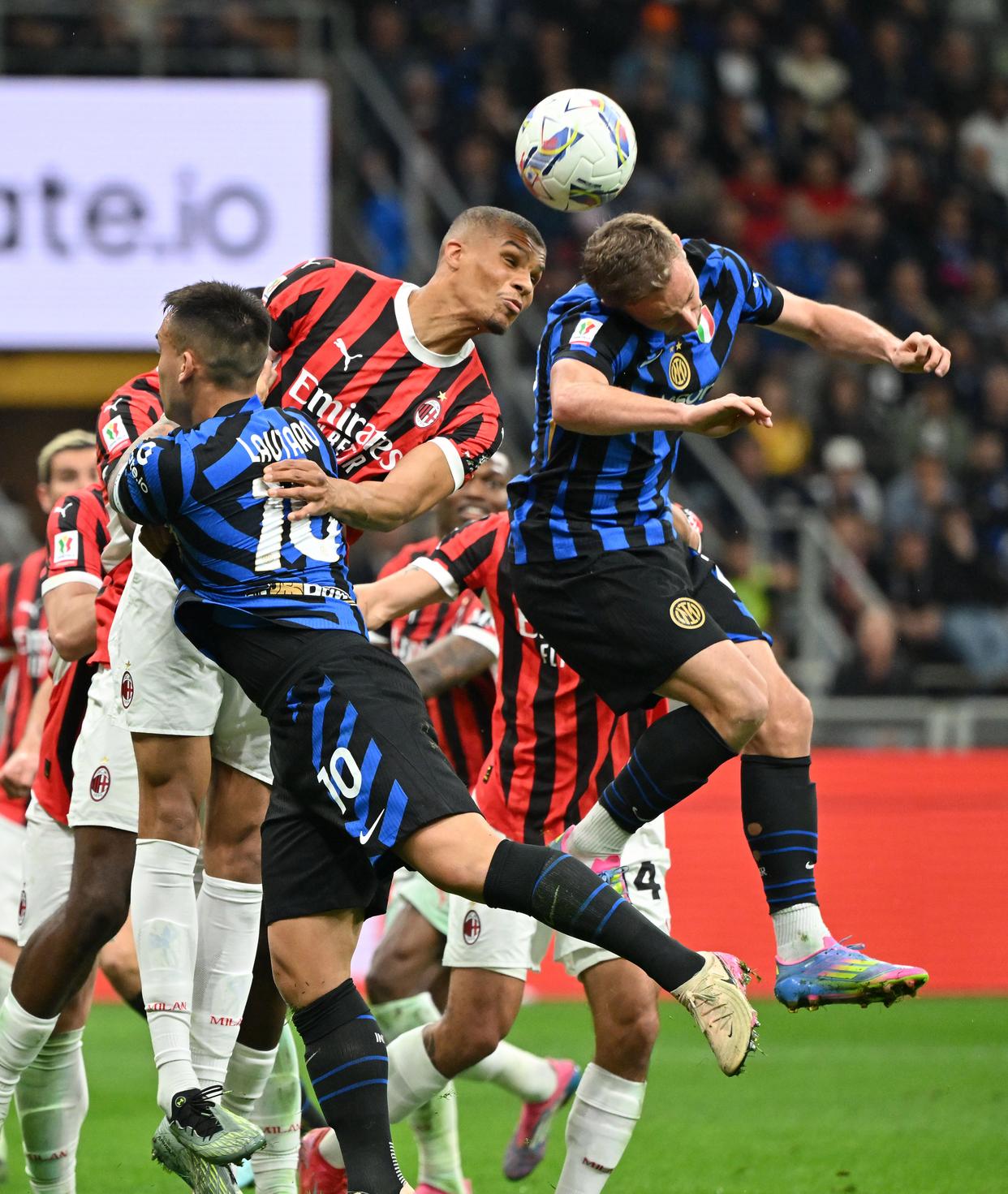 爱游戏官方登录入口-卡尔皮在点球大战中获胜，成功晋级意大利杯赛