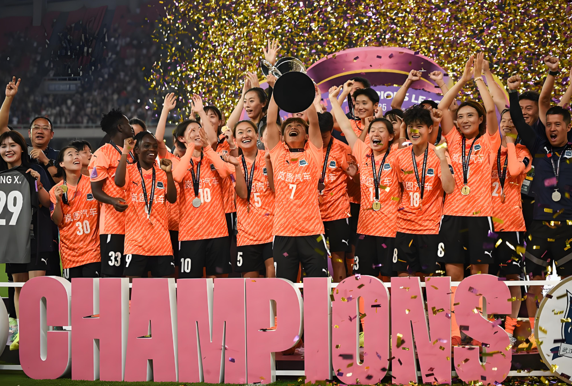 爱游戏登录-包含女足大赛充满悬念，球员们拼尽全力的词条