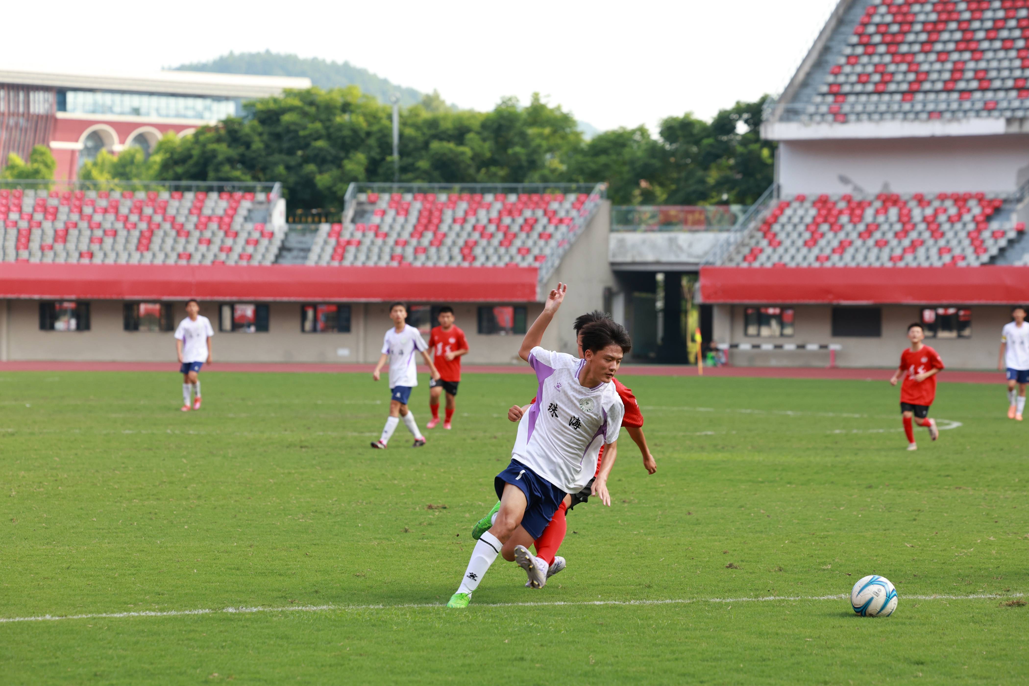 爱游戏网页版登录入口-火热足球赛事席卷全国，球迷狂热支持的简单介绍