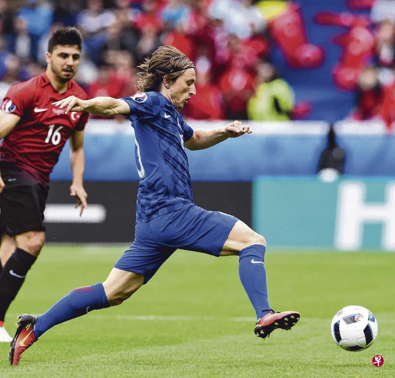 爱游戏在线-关于佛罗伦萨中场大将伤愈复出，助球队重返巅峰的信息