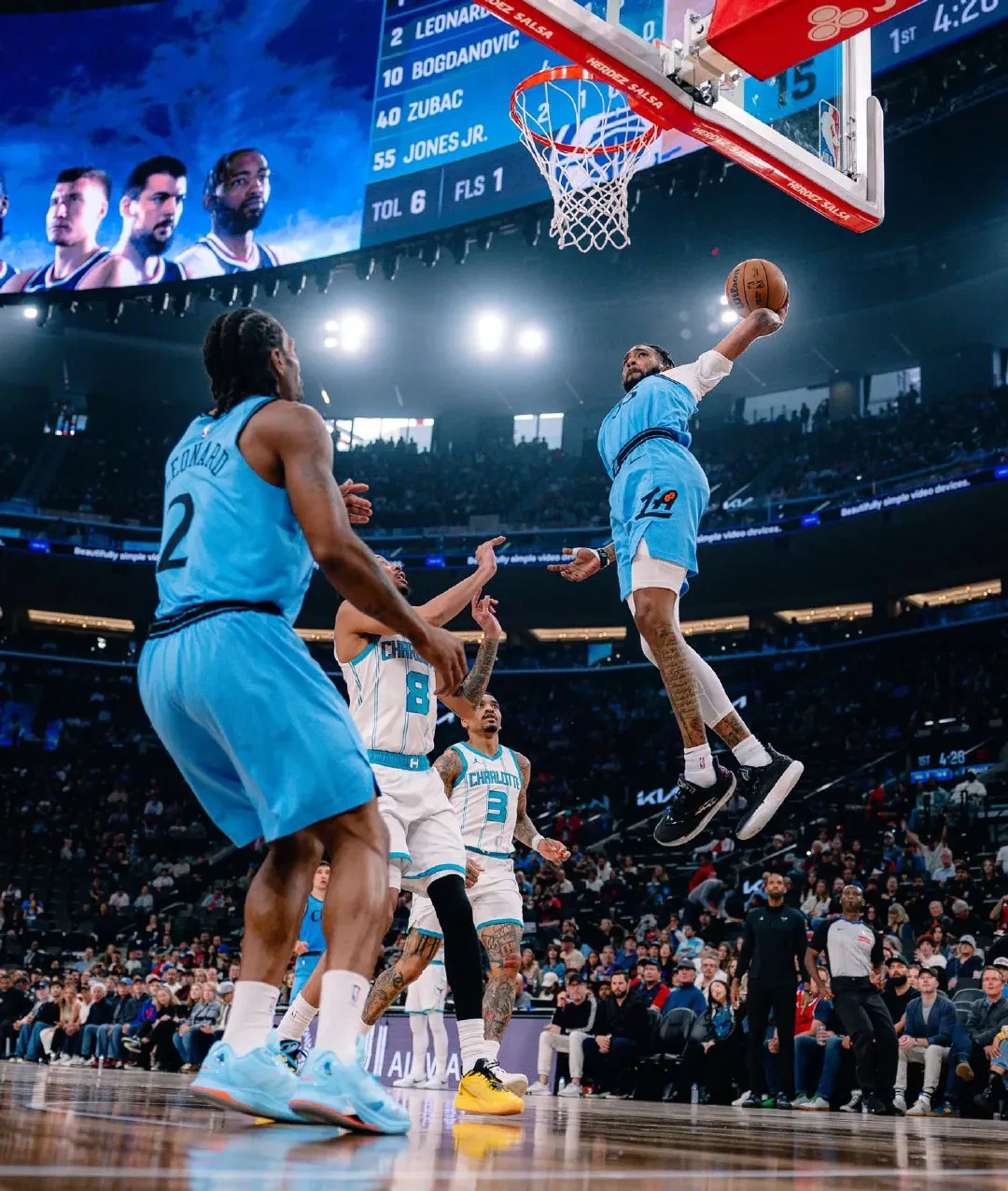 快船大胜独行侠,赢得两连胜 快船大胜独行侠,赢得两连胜