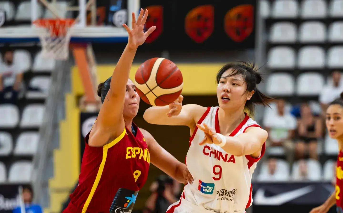 比利时女篮联赛收官战现场火爆 比利时女篮联赛收官战现场火爆